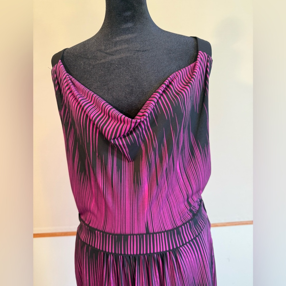 Bisou Bisou Magenta and black dress. Size Large - Picture 5 of 5